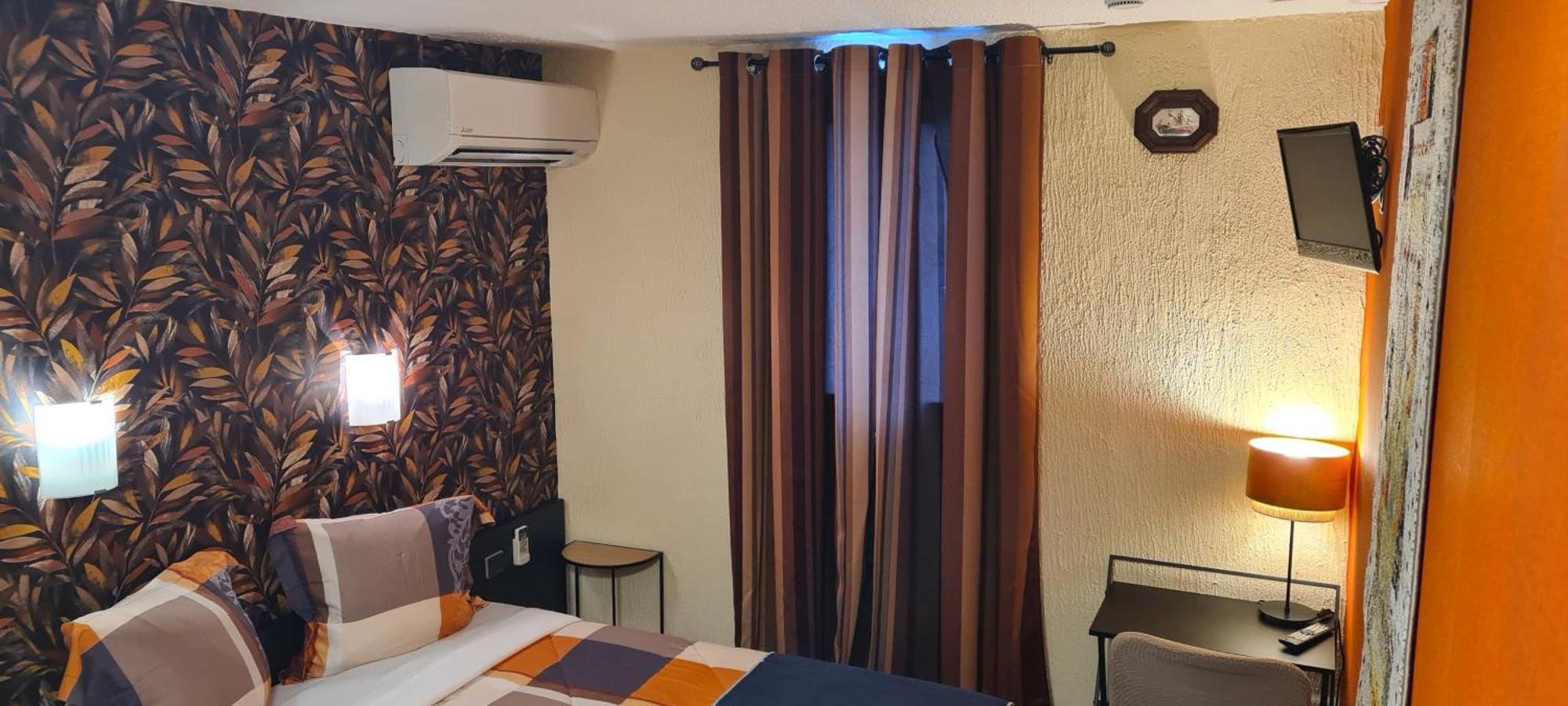 Hotel L'Etoile Aeroport - A61 Carcassonne Esterno foto