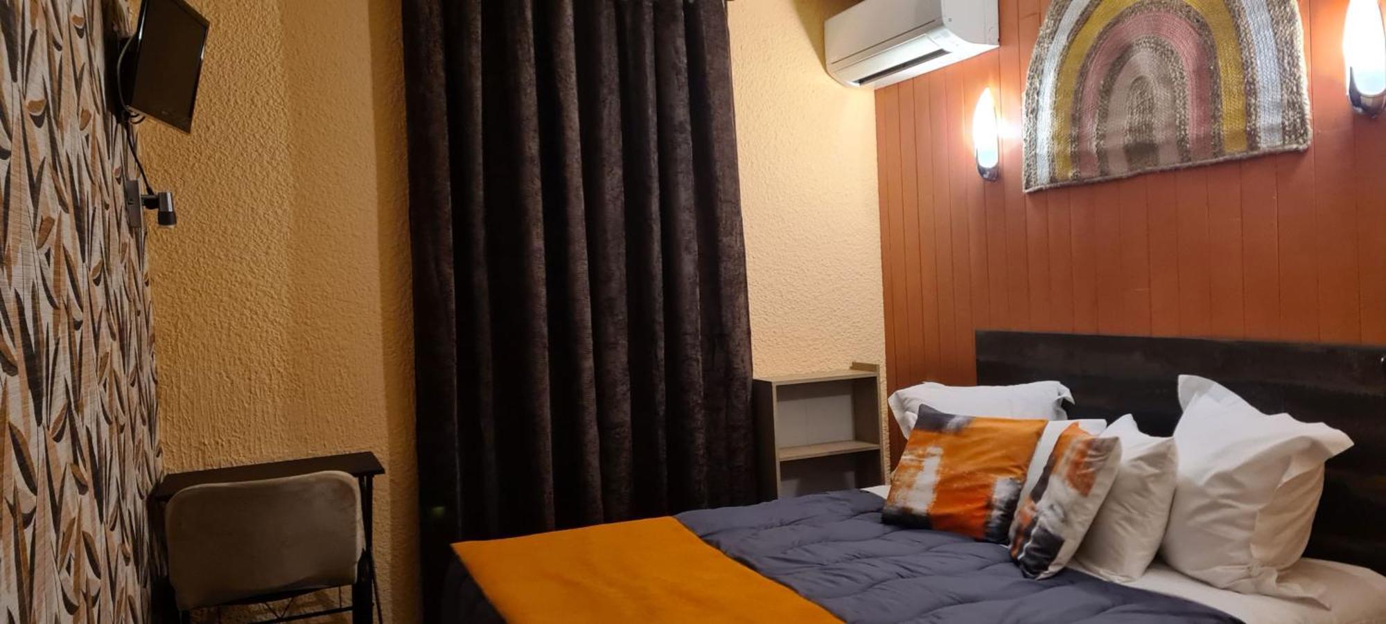 Hotel L'Etoile Aeroport - A61 Carcassonne Esterno foto